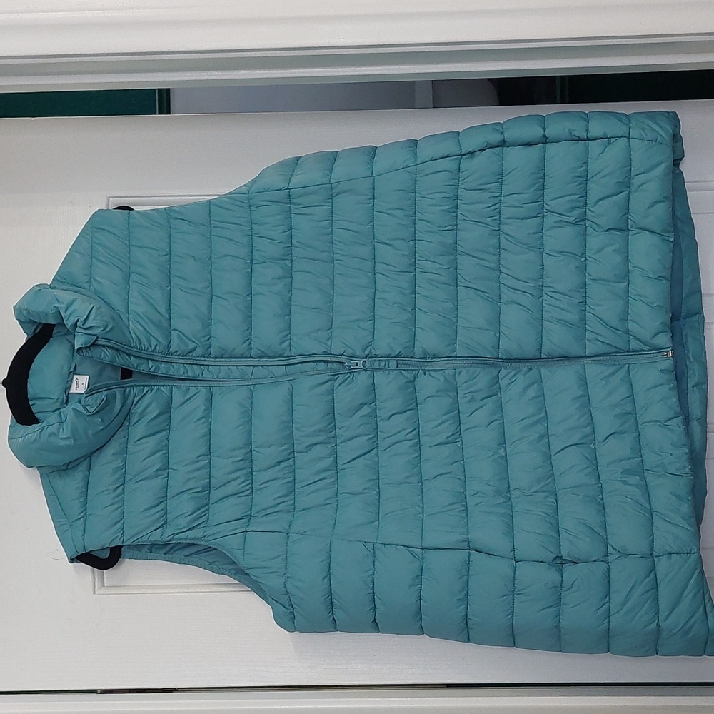 Old Navy Women's Blue Puffer Vest Size XL